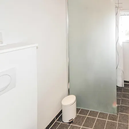 2 Bedroom Beautiful In Pandrup Semesterbostad