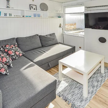 2 Bedroom Beautiful In Pandrup Semesterbostad *