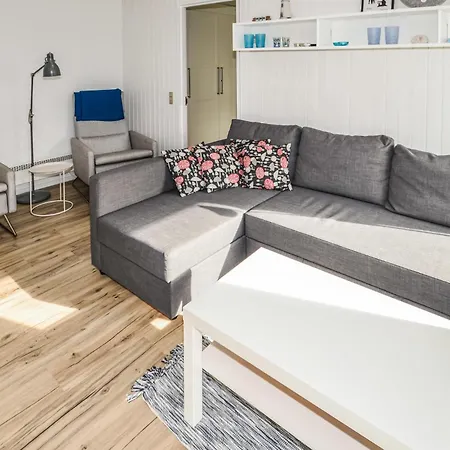 2 Bedroom Beautiful In Pandrup Semesterbostad